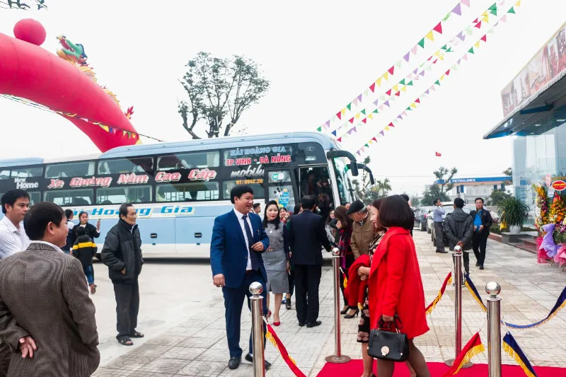 "Đội ngũ nhân viên chuyên nghiệp, tận tâm"