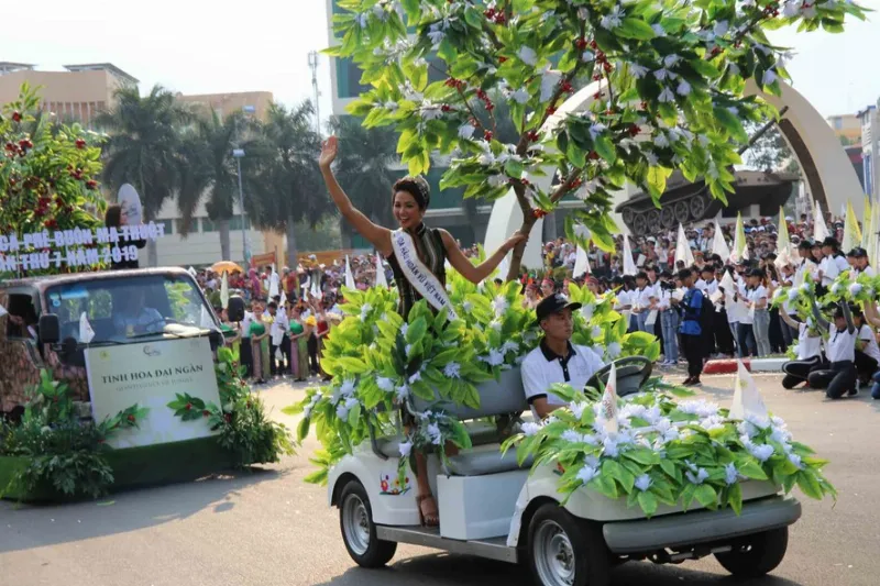 "Lễ hội đường phố" srcset=