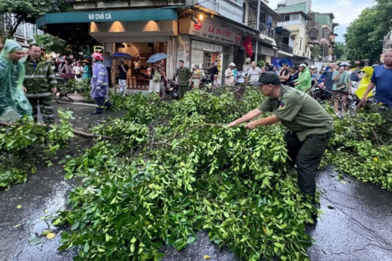 Người dân Hà Nội không nên ra khỏi nhà khi bão số 3 đổ bộ vào Thủ đô