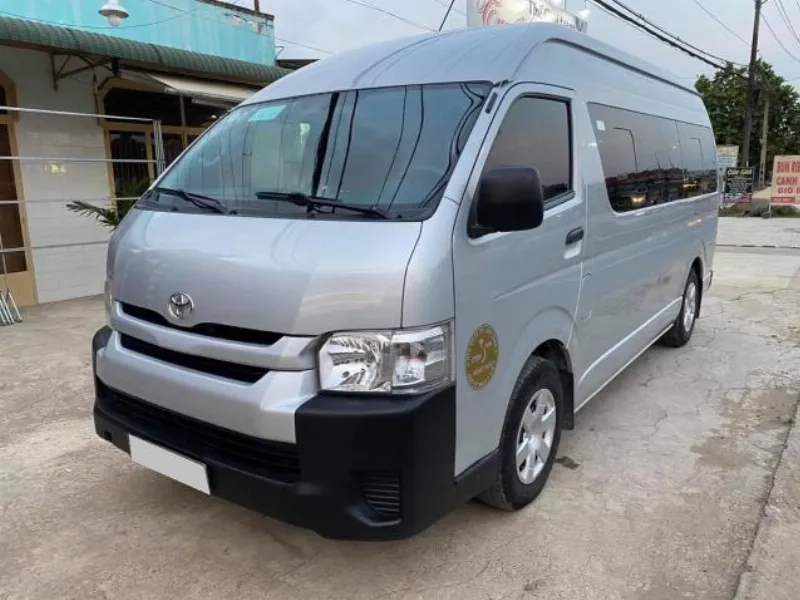 "Xe Toyota Hiace"