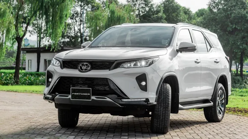 gia xe toyota fortuner 2023 giaxehoi vn 9 1000x563 1 8cec7e97