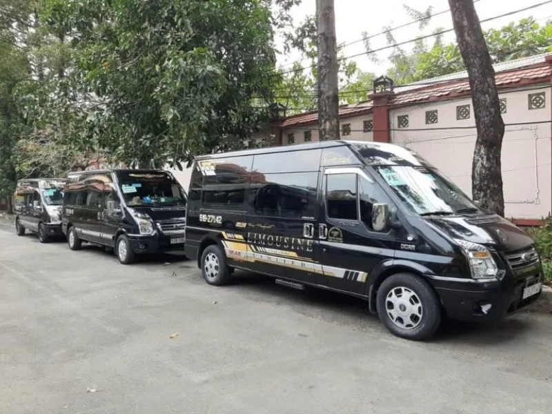 Nhà xe Long Giang sử dụng dòng xe limousine 12 - 19 chỗ cao cấp