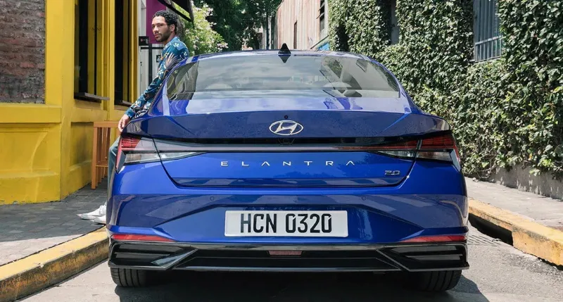 Đuôi xe Hyundai Elantra 2023